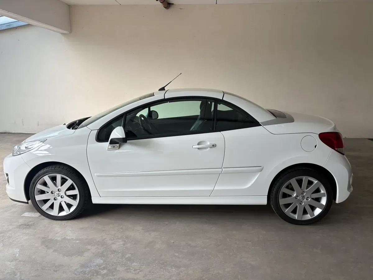 Peugeot 207 2012 photo 3