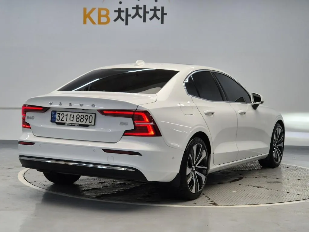 Volvo S60 2024 photo 3