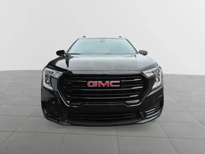 GMC Terrain 2023 photo 2