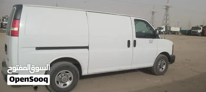 GMC Savana 2016 photo 2