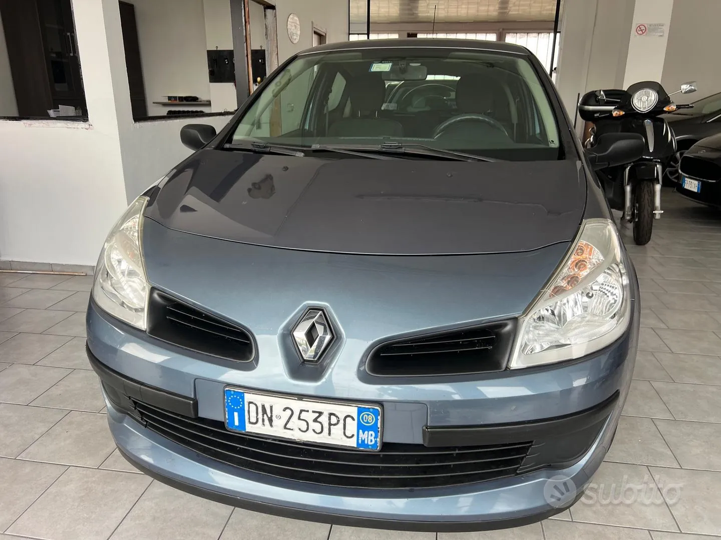 Renault Clio 2008 photo 2