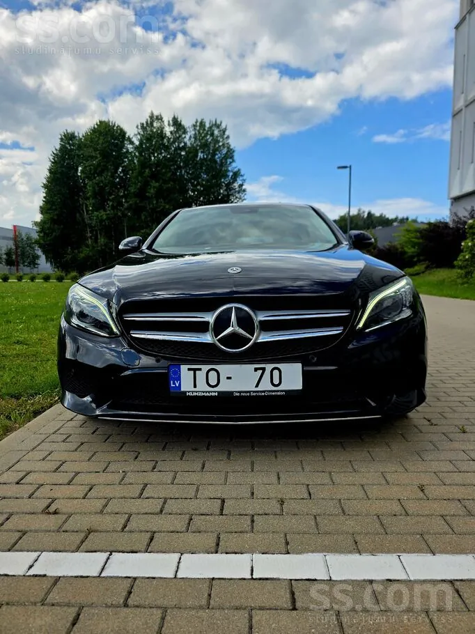 Mercedes-Benz C220 2018 photo 3