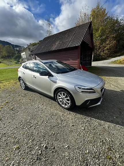 Volvo V40 Cross Country 2018 photo 2