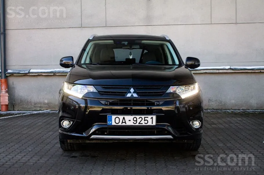 Mitsubishi Outlander 2017 photo 3