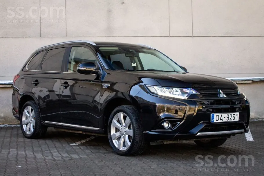 Mitsubishi Outlander 2017 photo 2