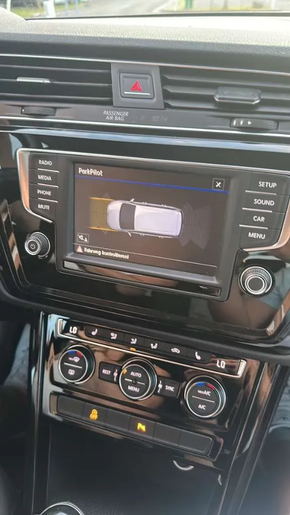 Volkswagen Touran 2017 photo 3
