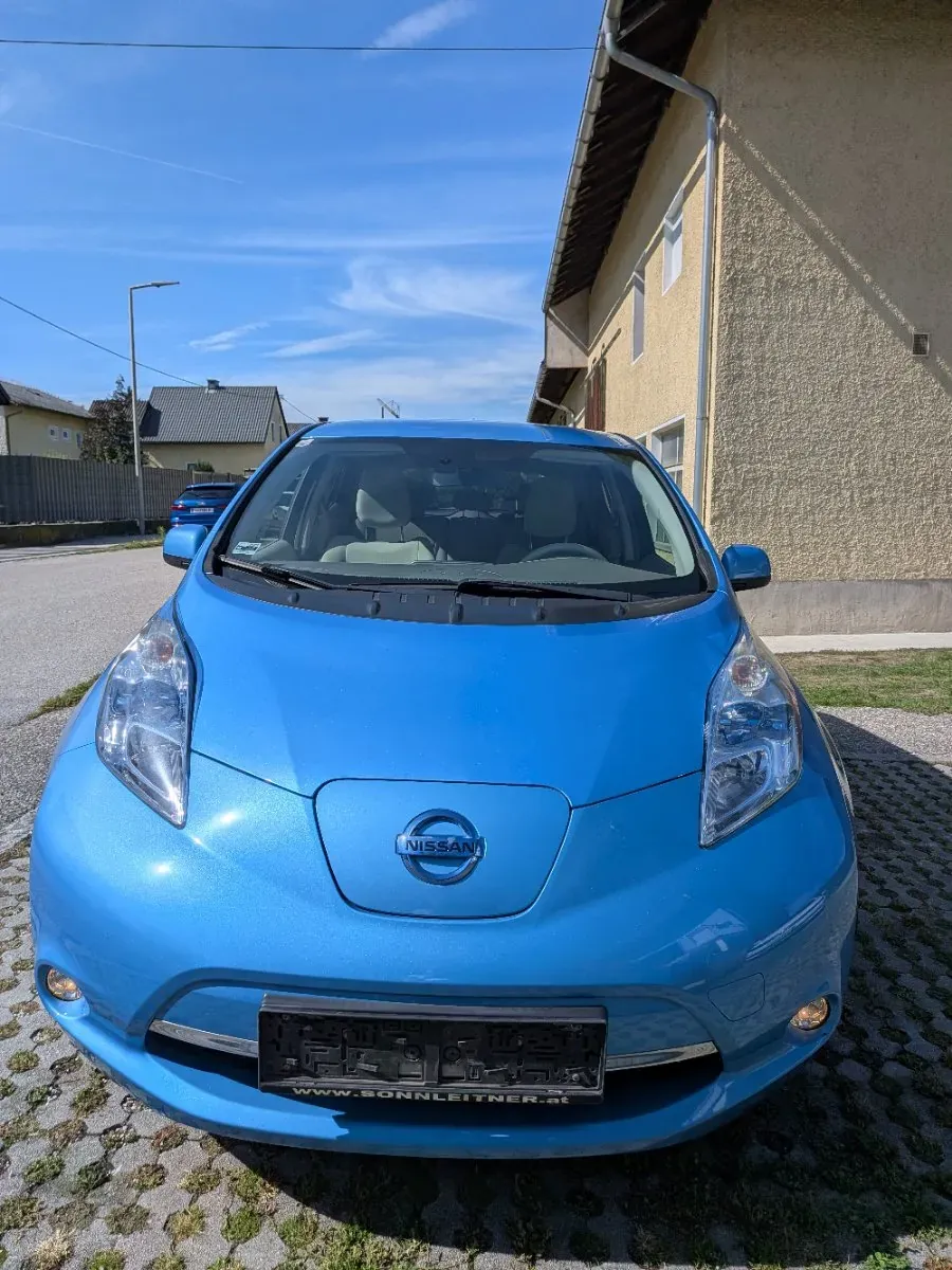 Nissan Leaf 2012 photo 2
