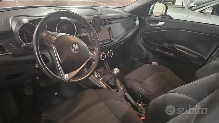 Alfa Romeo Giulietta 2016 photo 5