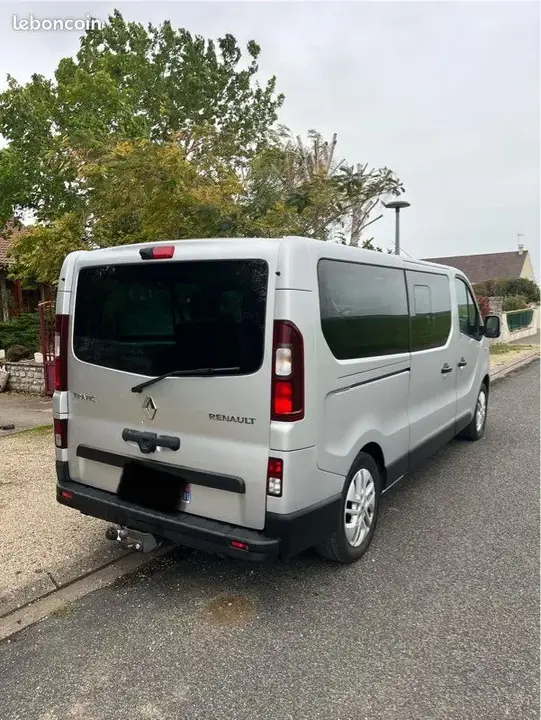 Renault Trafic 2015 photo 2