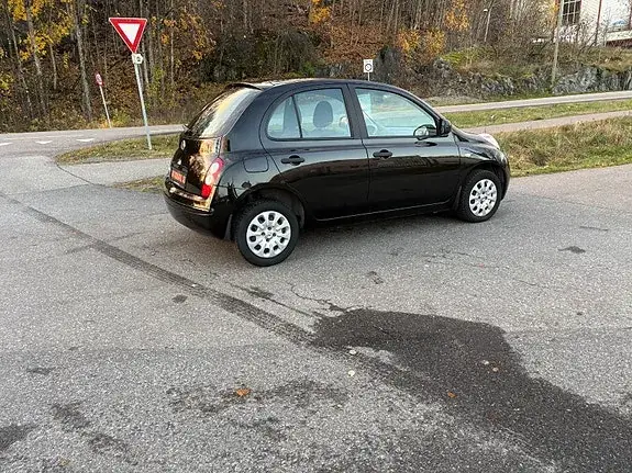 Nissan Micra 2010 photo 2