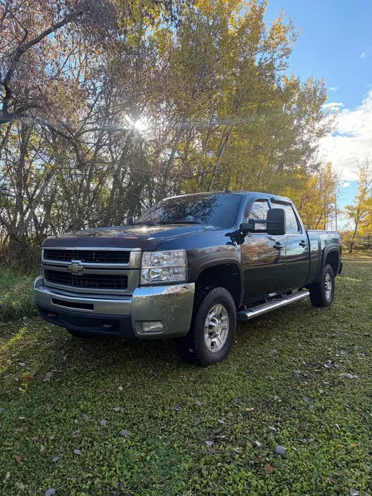 Chevrolet Silverado 2500 2010 photo 2