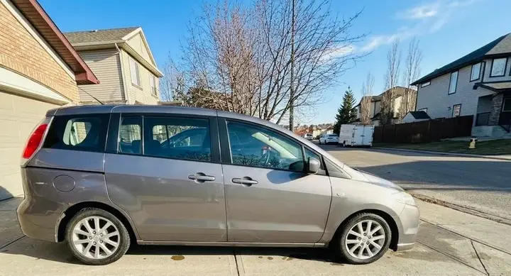Mazda 5 2010 photo 4