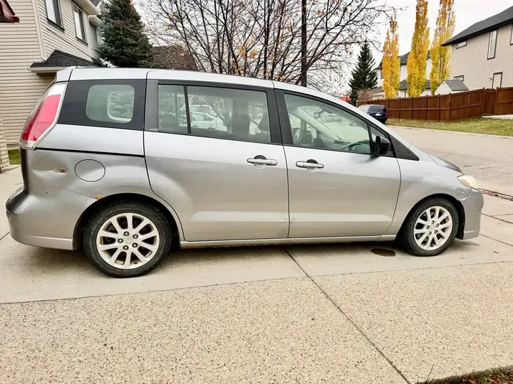 Mazda 5 2010 photo 2