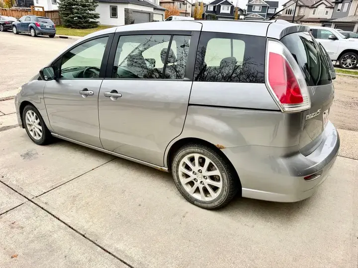 Mazda 5 2010 photo 5