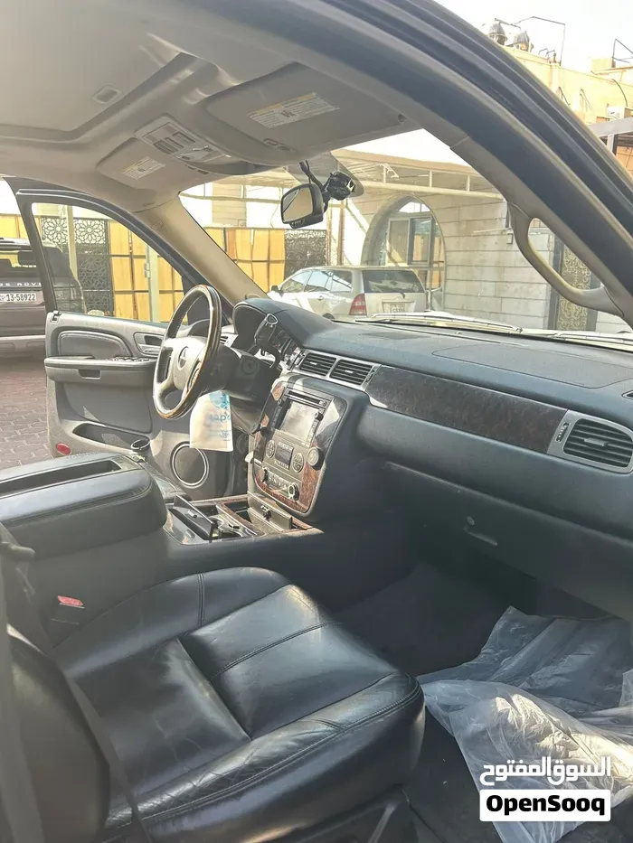 GMC Yukon Denali 2009 photo 2