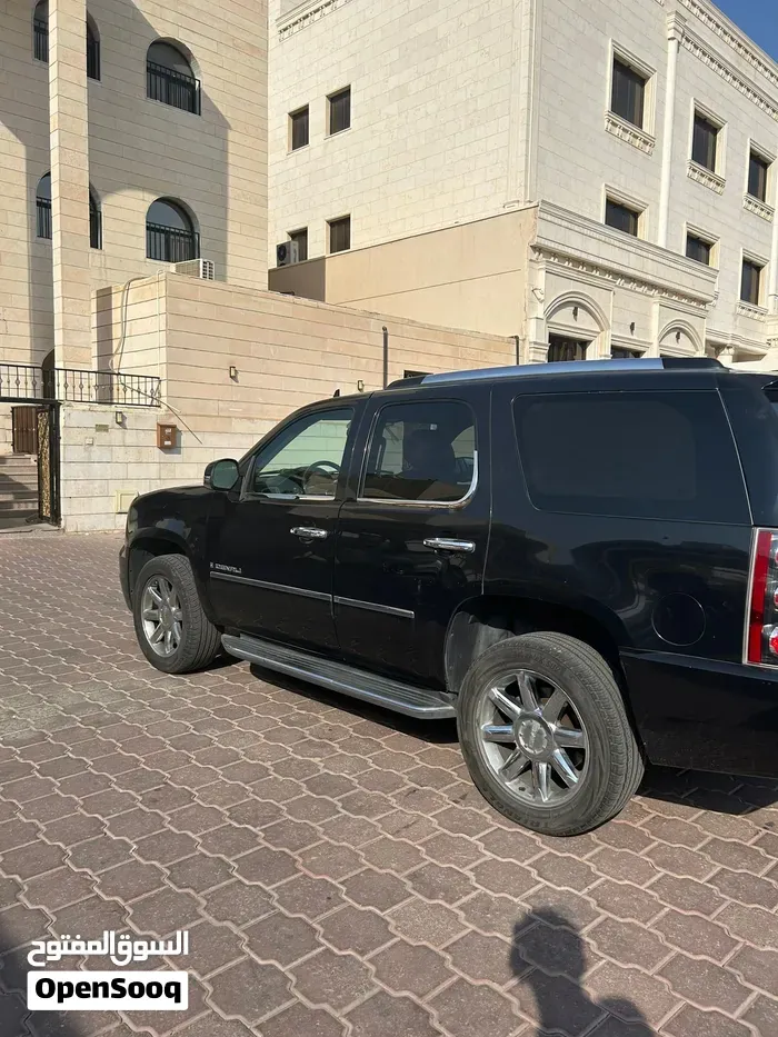 GMC Yukon Denali 2009 photo 3