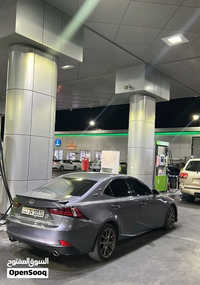 Lexus Is 2016 photo 2