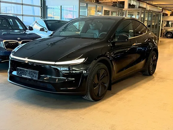 Tesla Model Y 2026 photo 3