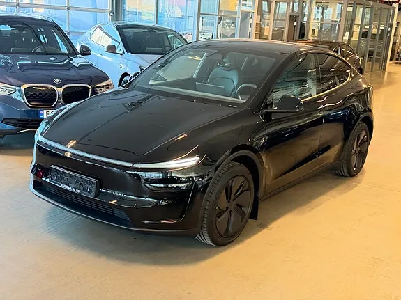 Tesla Model Y 2026 photo 2