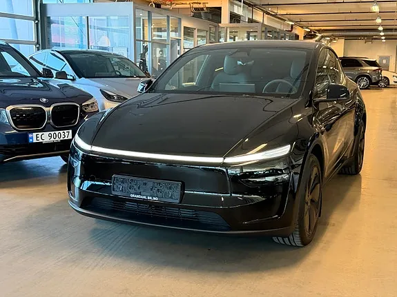 Tesla Model Y 2026 photo 4