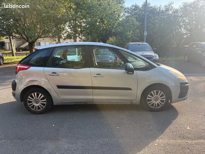 Citroen C4 Picasso 2007 photo 2
