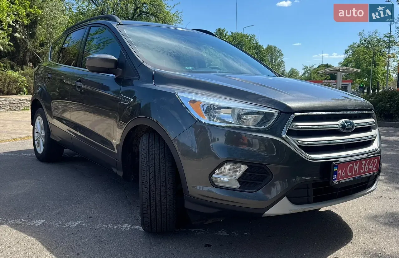 Ford Escape 2018 photo 2