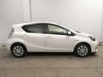 Toyota Aqua 2012 photo 4
