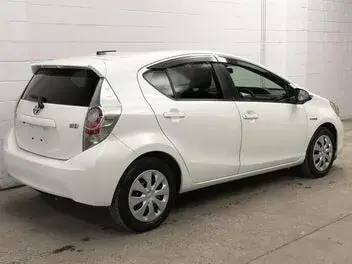 Toyota Aqua 2012 photo 3