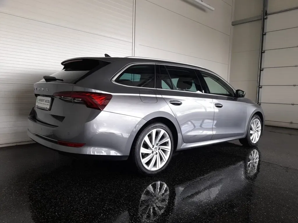 Skoda Octavia 2023 photo 2