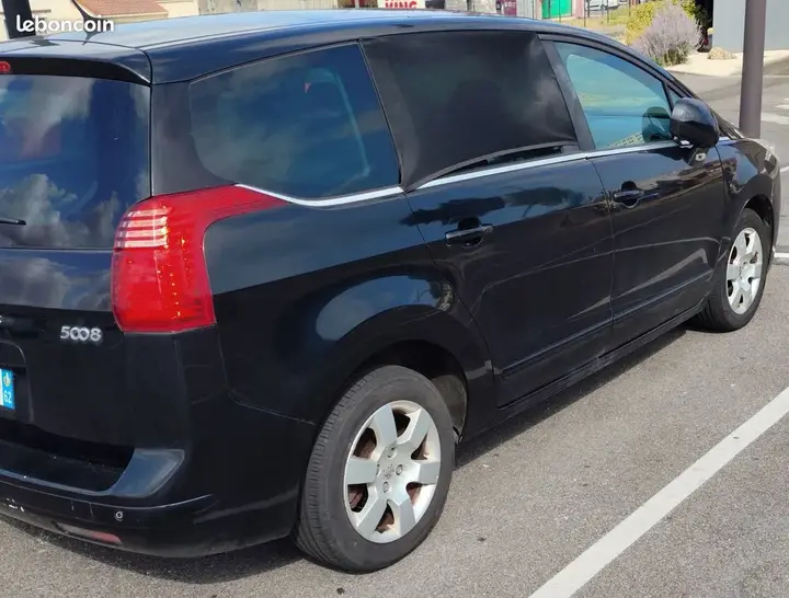 Peugeot 5008 2011 photo 3
