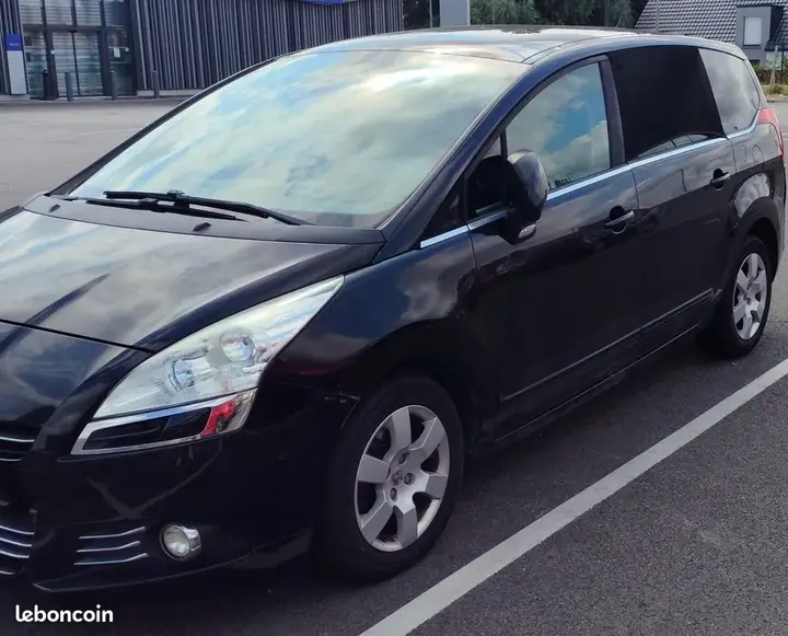 Peugeot 5008 2011 photo 2