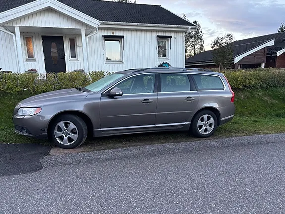 Volvo V70 2010 photo 2