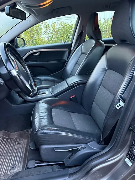 Volvo V70 2010 photo 4