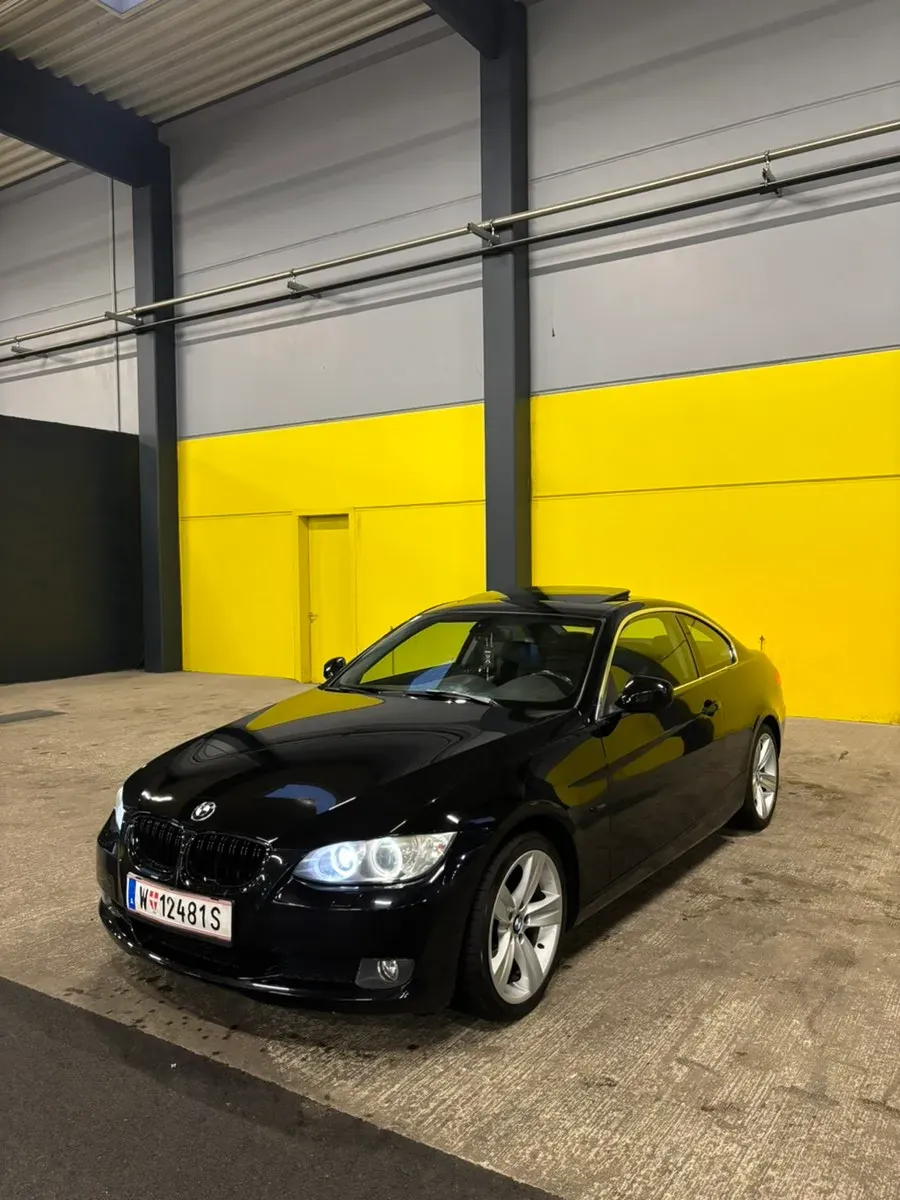 BMW 3 Series 2009 photo 2