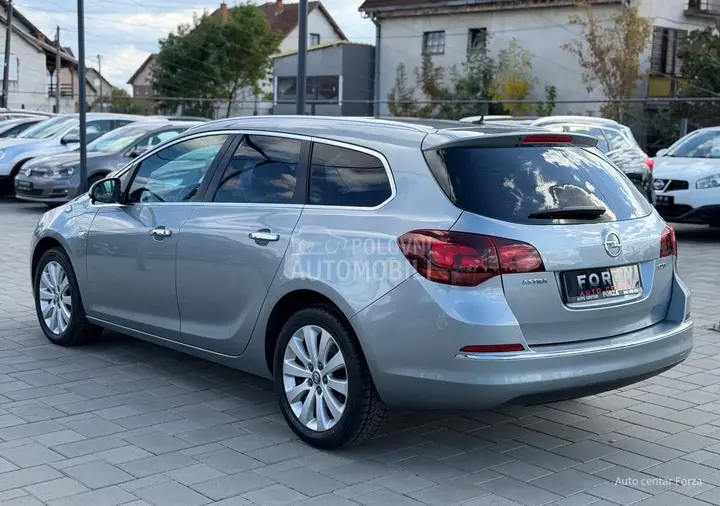 Opel Astra J 2014 photo 4