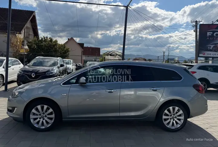 Opel Astra J 2014 photo 3