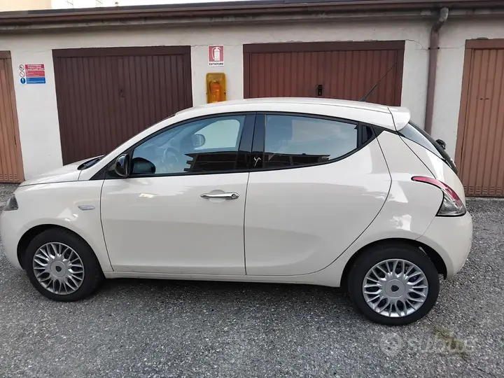 Lancia Ypsilon 2017 photo 2