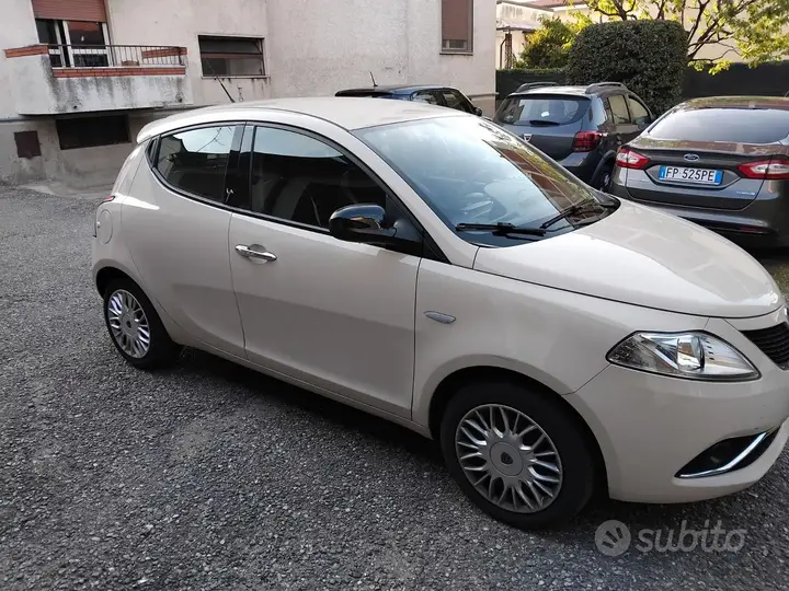 Lancia Ypsilon