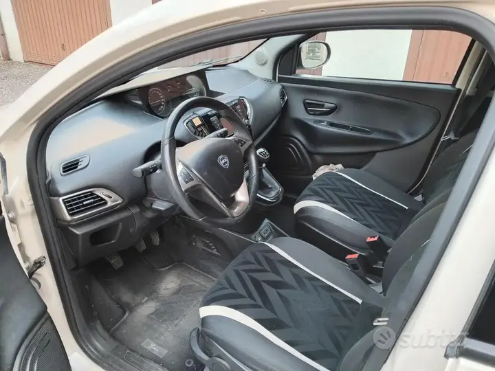 Lancia Ypsilon 2017 photo 4