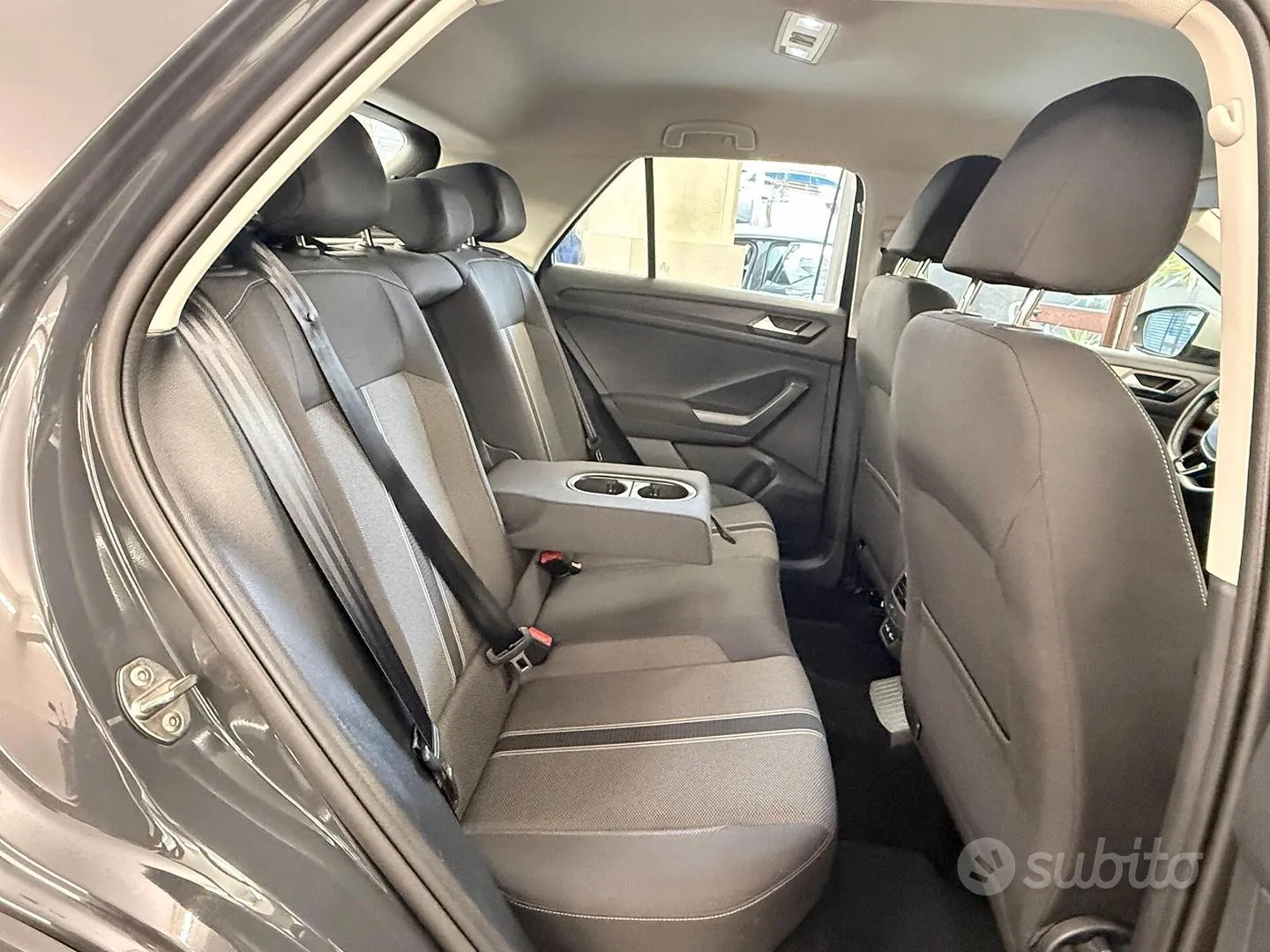 Volkswagen T-Roc 2021 photo 2