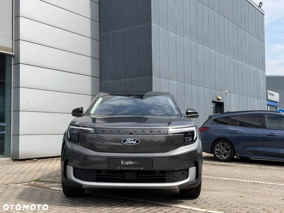 Ford Explorer 2026 photo 2