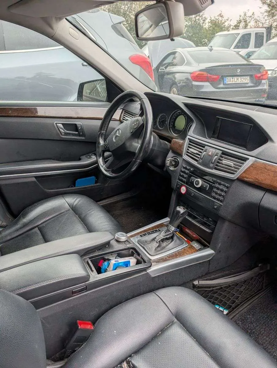 Mercedes-Benz E 200 2011 photo 4