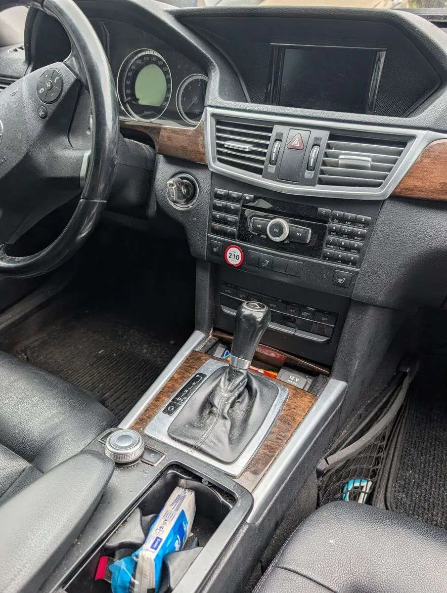 Mercedes-Benz E 200 2011 photo 5