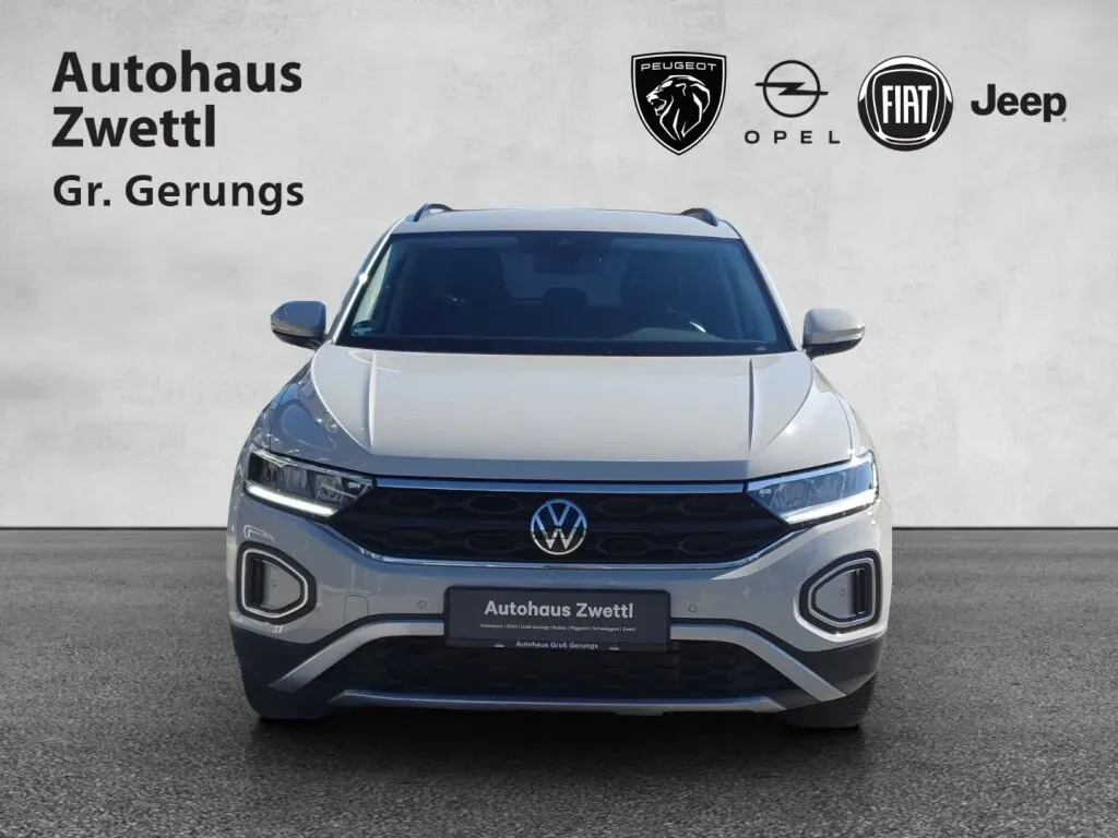 Volkswagen T-Roc 2023 photo 2