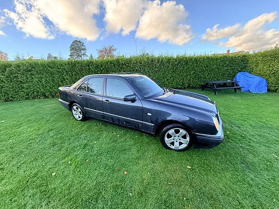 Mercedes-Benz E230 1996 photo 2