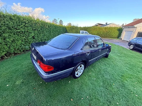 Mercedes-Benz E230 1996 photo 5