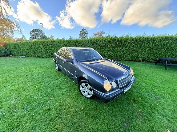 Mercedes-Benz E230