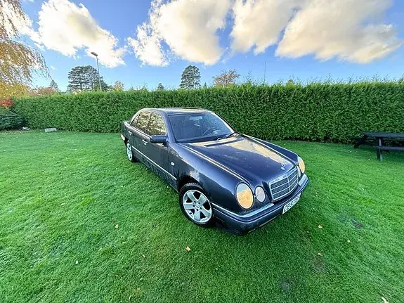 Mercedes-Benz E230