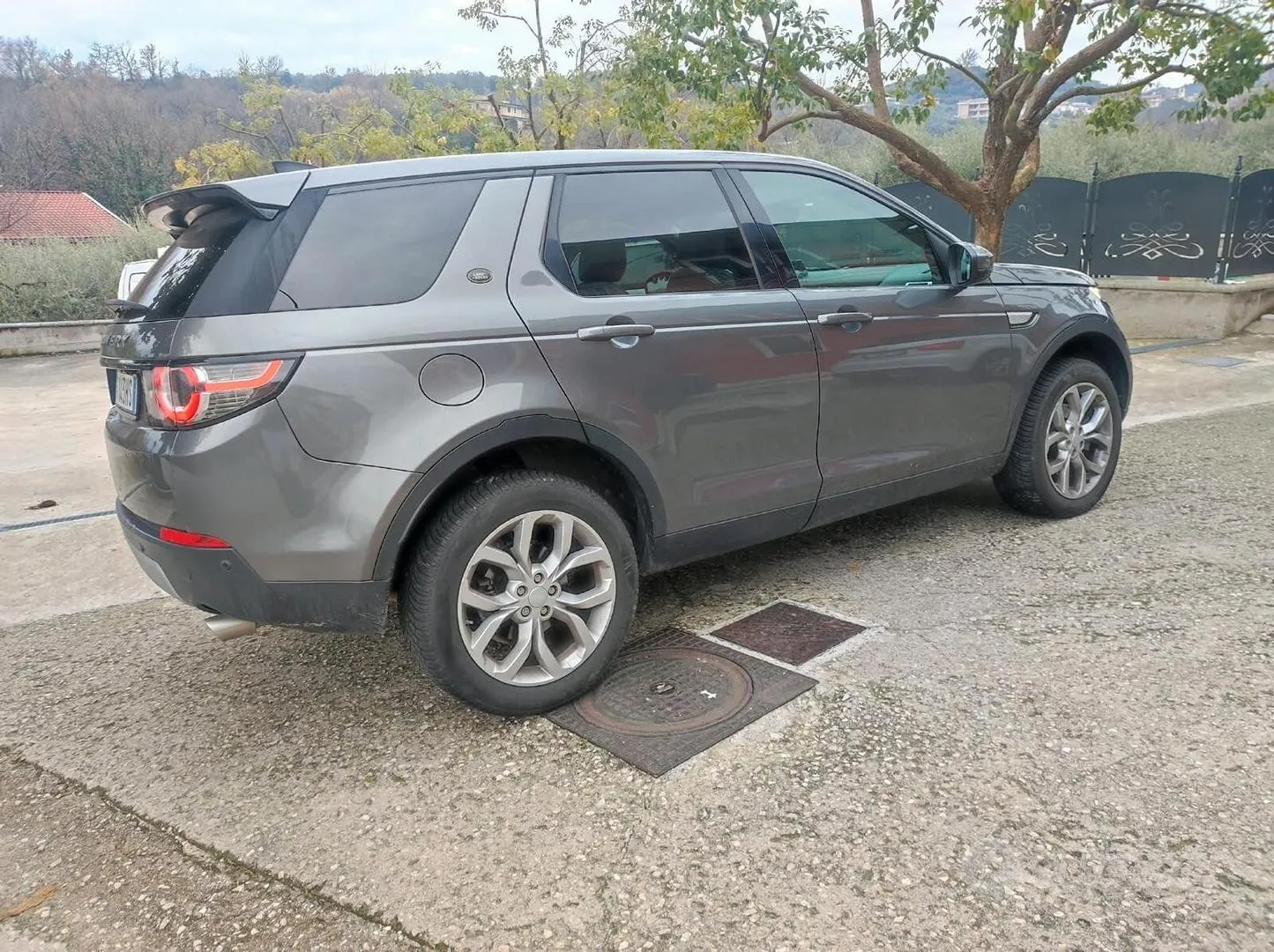 Land Rover Discovery Sport 2017 photo 2