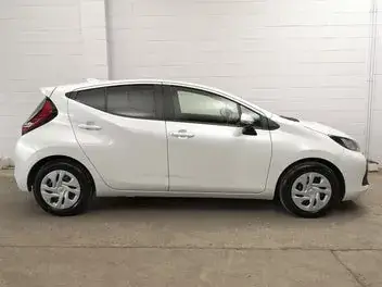 Toyota Aqua 2022 photo 4